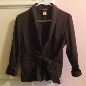 Brown waist tie jacket.