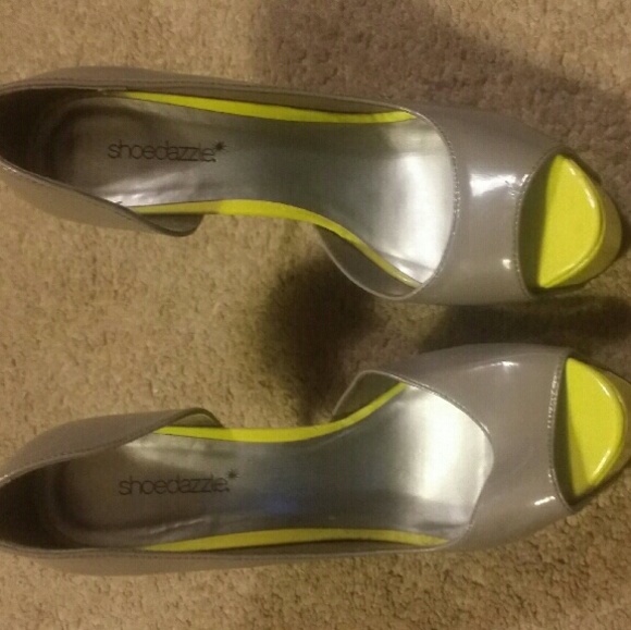 Shoedazzle peep-toe pumps