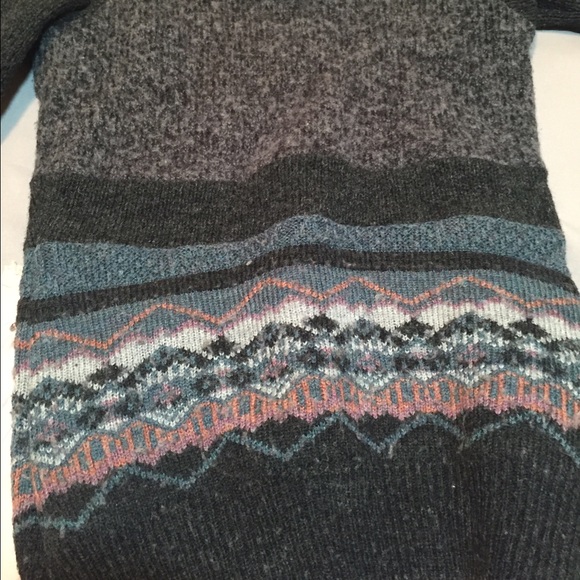 **Handcut by Preloved sweater - Picture 2 of 4