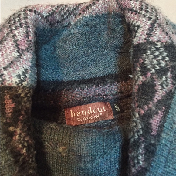 **Handcut by Preloved sweater - Picture 3 of 4