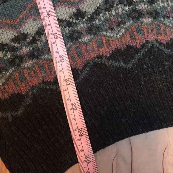 **Handcut by Preloved sweater - Picture 4 of 4