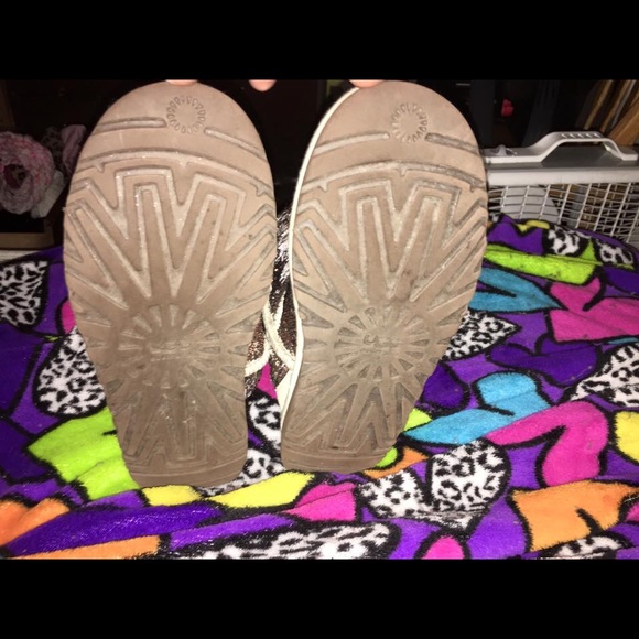 Sequin changing authentic uggs - Picture 3 of 4