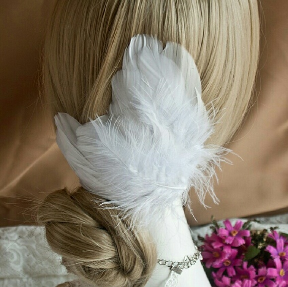 Accessories - White Feather Clips (Pair)