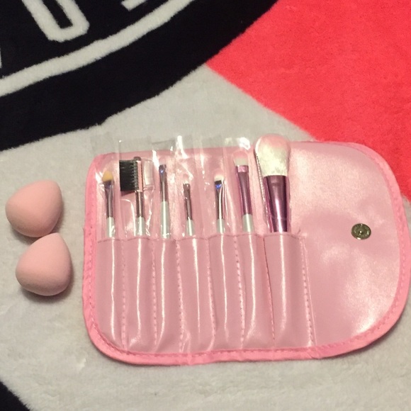 NWOT 9pc Makeup Brush Set