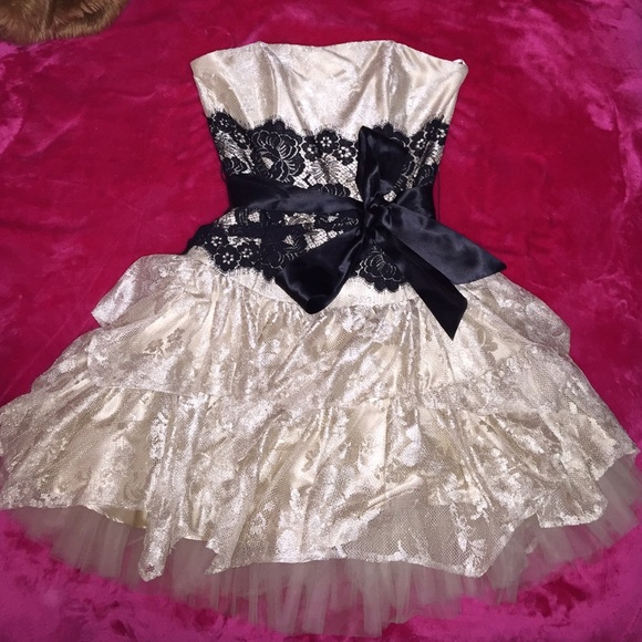 A Jessica McClintock short lace party dress!
