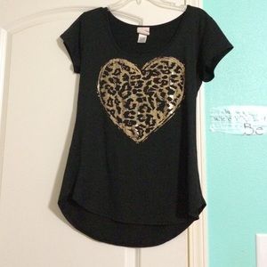 Black shirt w/ leopard print gold heart