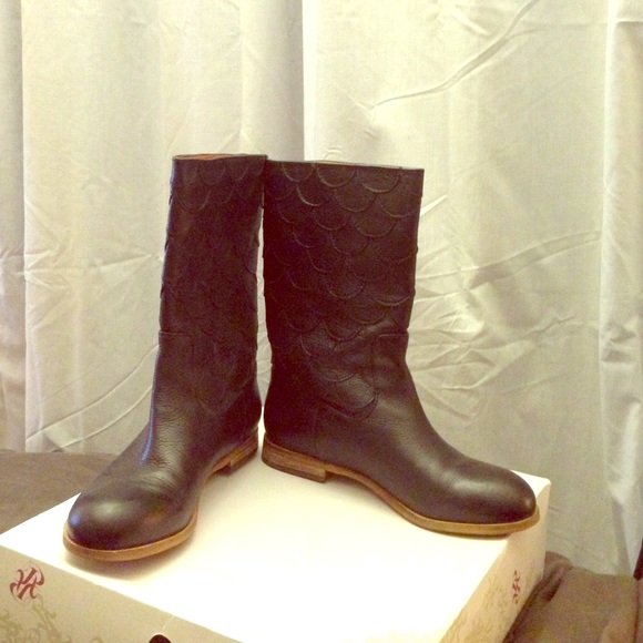 Lucky Brand Scalloped Leather Booties. Size 6.5