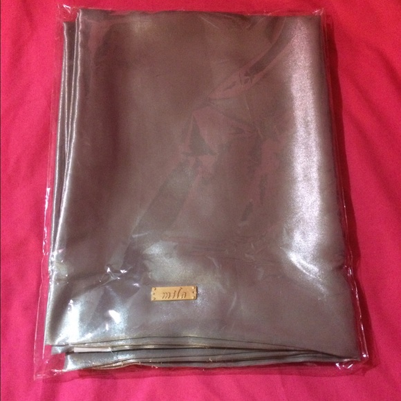 ✨Silver metallic infinity scarf✨ - Picture 4 of 4