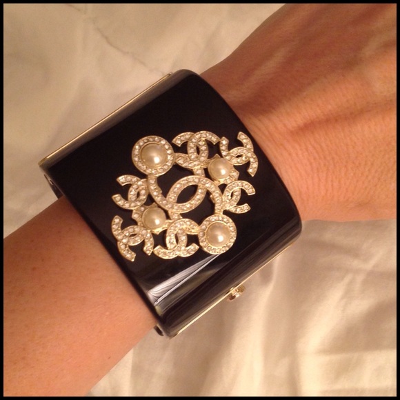 ~~Exqusite Cuff Bracelet~~