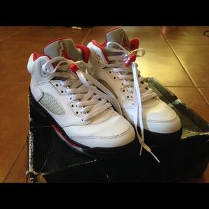 Air Jordan retro "fire red" 5s
