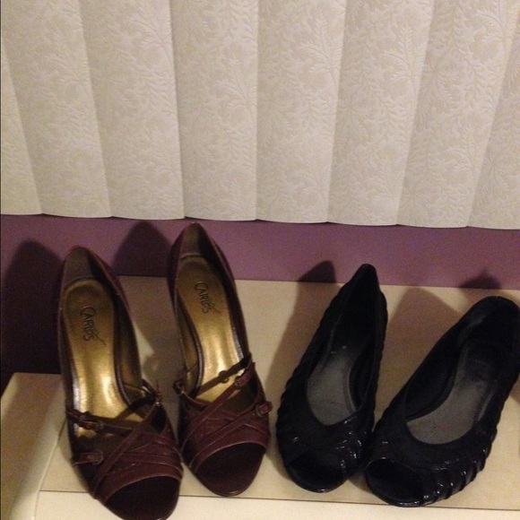 2 pairs of Shoes