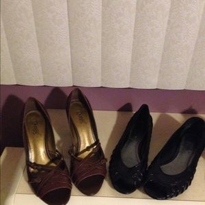 2 pairs of Shoes