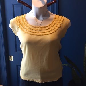 💃🏽💃🏽💃🏽Festive short tee with ruffles