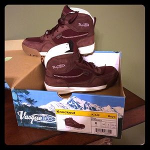 burgundy vasque boots