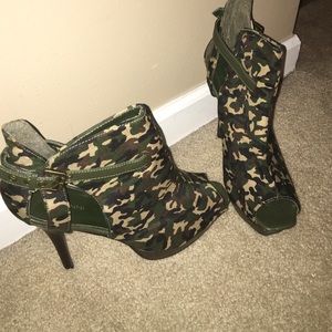 Camo stylish heels