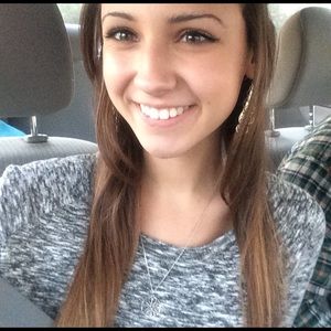 Meet your Posher, Alexis