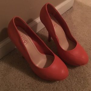 Peach stylish pumps