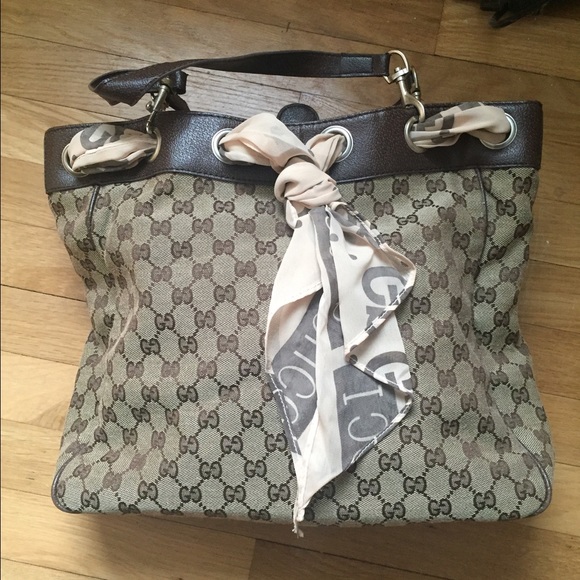 Gucci shoulder bag - price reflects auth
