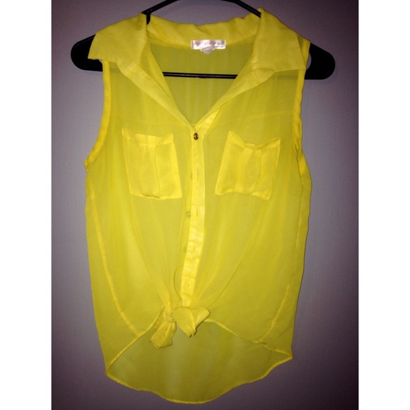 SHEER HI LOW SLEEVELESS CHIFFON TOP