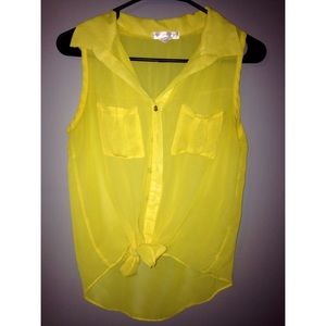 SHEER HI LOW SLEEVELESS CHIFFON TOP
