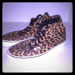 VANS Woman's Hi top Leopard $35 SIZE 6
