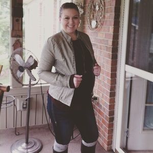 Meet your Posher, Lori