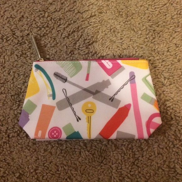 😘Clinique Make Up Bag!!💕✨ BRAND NEW!
