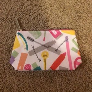 😘Clinique Make Up Bag!!💕✨ BRAND NEW!