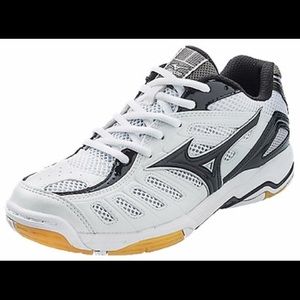 Athletic shoes