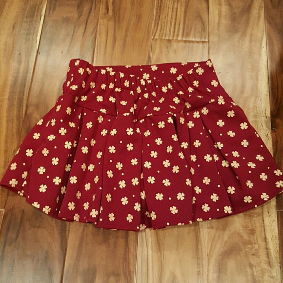 Dresses & Skirts - Clover Print Maroon Skort