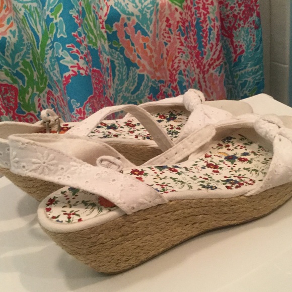 White wedges