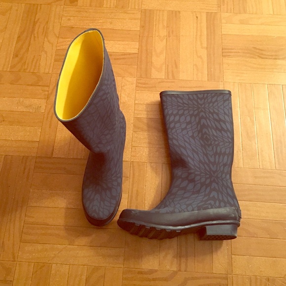 Blue patterned rain boots