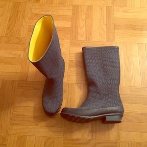 Blue patterned rain boots