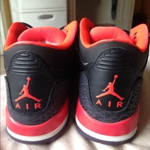 Air Jordan "Crimson" 3s