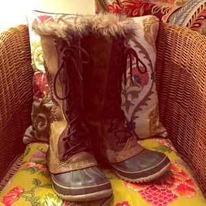 Sorel tall snow/rain boots. Rare style & colors.