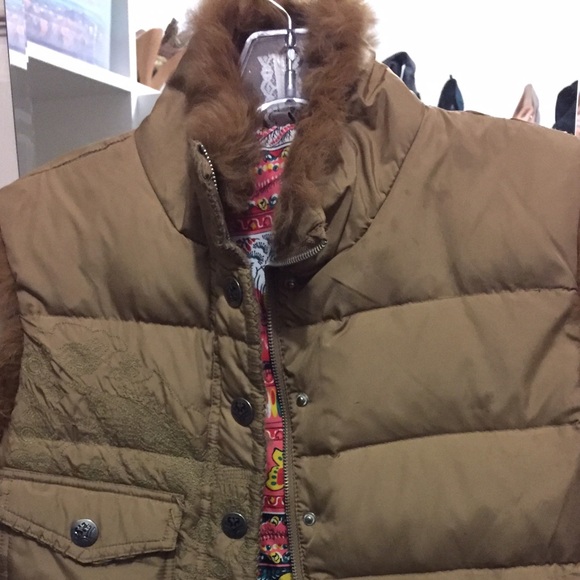 Detailed fluffy winter vest - Picture 3 of 3