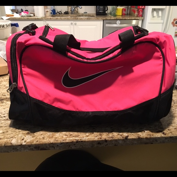 Nike Handbags - Nike duffle workout bag