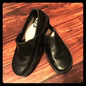 Timberland black clogs