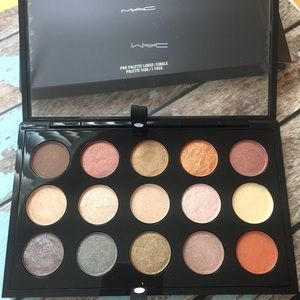 MAC 15 Color Pressed Pigment Palette