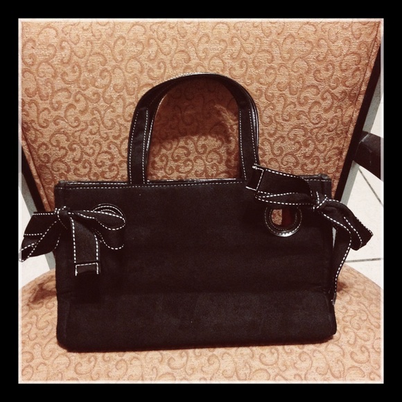 Victoria's Secret Handbags - ✨❤️Black w/White Stitching VS Clutch💋💄🎀