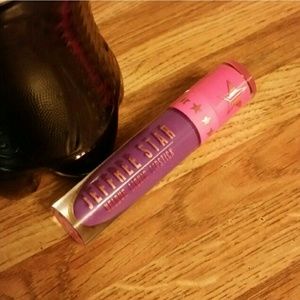 Jeffree Star liquid lipstick in shade "I'm Royalty