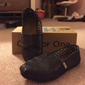 Black glitter Toms