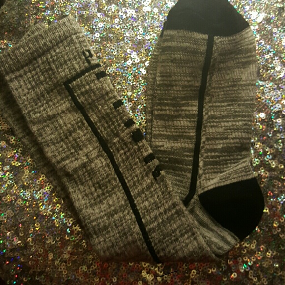 ❌❌❌SOLD***Vs love pink warm socks Nwot - Picture 2 of 4