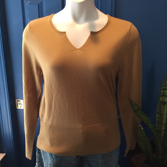🎀🎀🎀Tan sweater