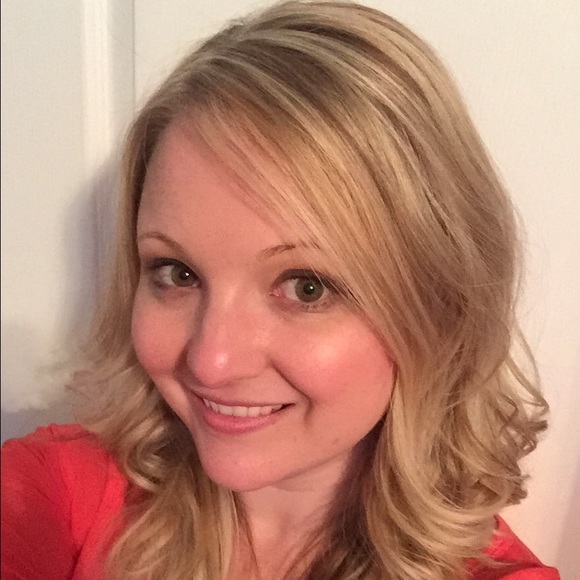 Meet your Posher, Laura - Picture 1 of 1