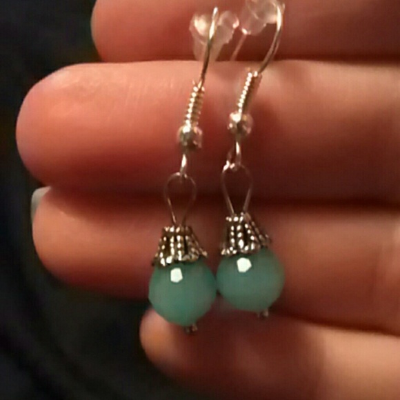 SALE!!  Cute Drop Earrings - Picture 1 of 2