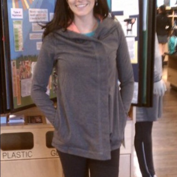 Lululemon Awareness Wrap sz 6