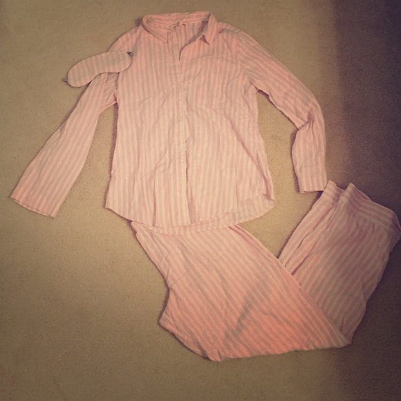 Victoria's Secret button up pajamas😍💤