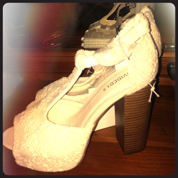 White crocheted pumps