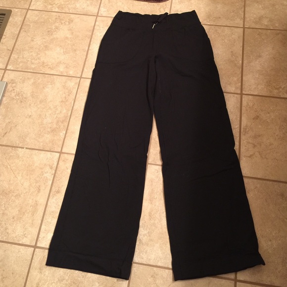 Lululemon wide leg yoga pants sz 6